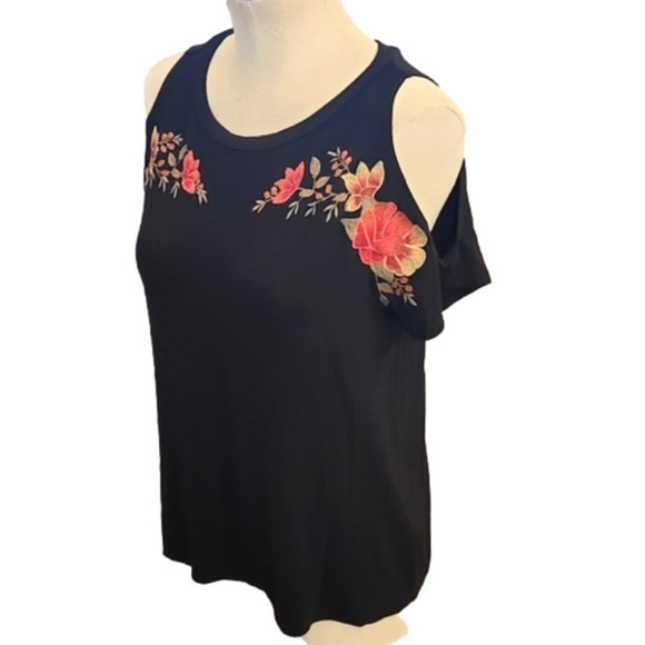 Womens American Eagle black floral embroidered cut out shoulders top size Small. - Picture 6 of 14